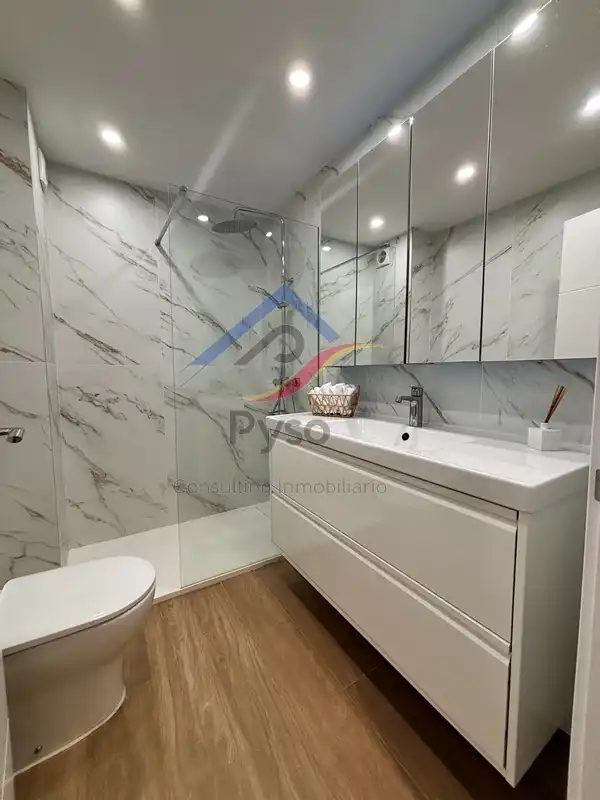Badezimmer von Wohnung zur Miete in Santander mit Heizung, Möbliert und Ofen