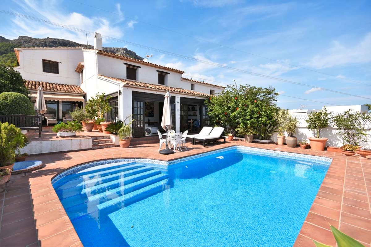 Vista exterior de Casa o xalet en venda en Calpe / Calp amb Aire condicionat, Calefacció i Jardí privat