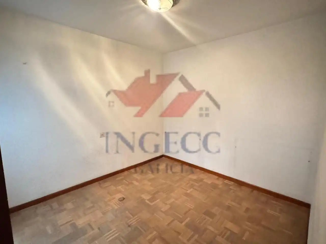 Piso en venta en A Coruña Capital  con Calefacción, Parquet y Trastero