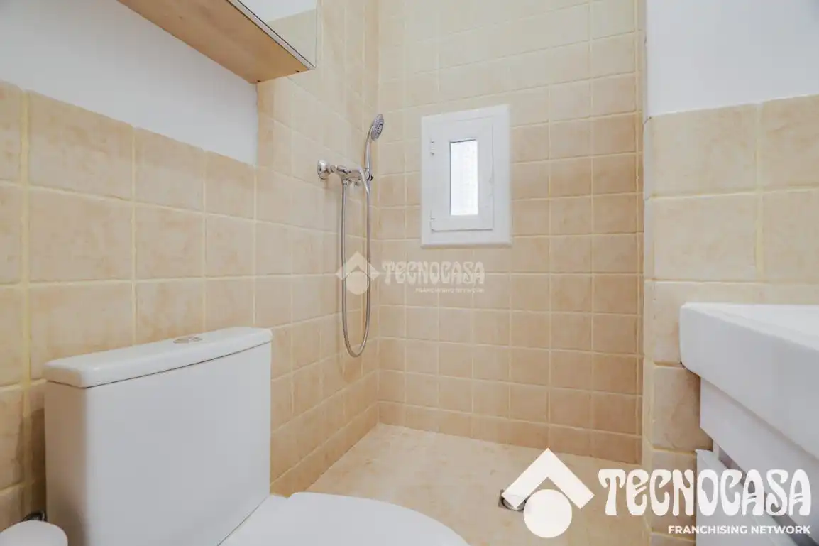 Badezimmer von Wohnung zum Verkauf in Barcelona mit Klimaanlage und Heizung