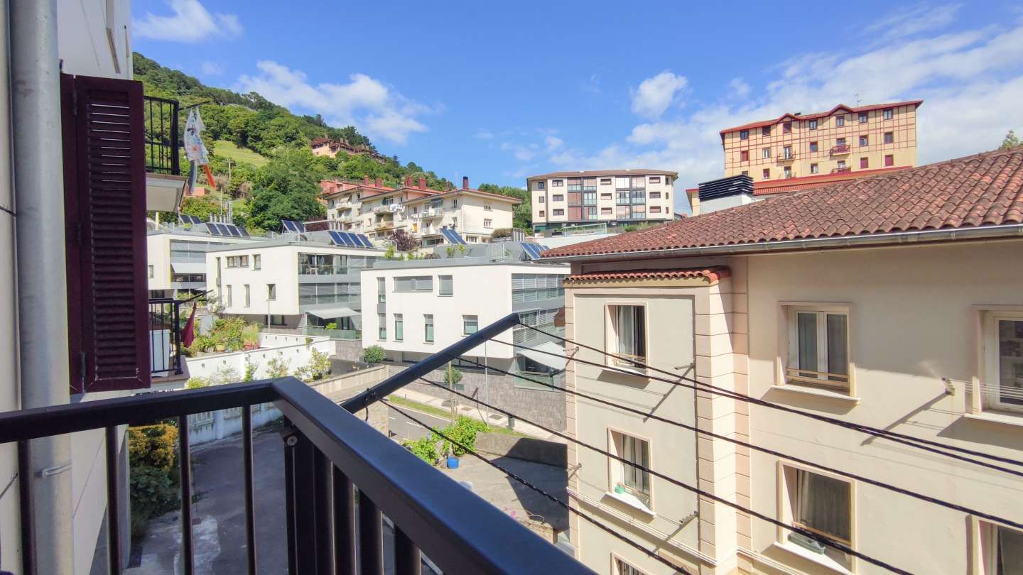 Exterior view of Flat for sale in Donostia - San Sebastián   with Heating, Terrace and Furnished