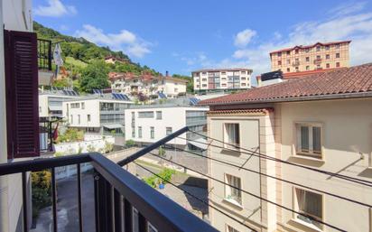 Vista exterior de Pis en venda en Donostia - San Sebastián  amb Calefacció, Terrassa i Moblat