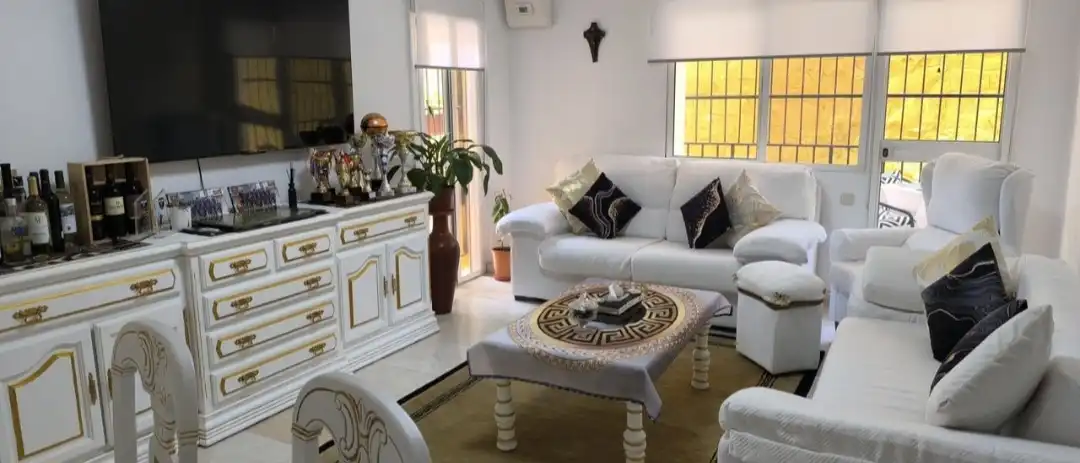 Sala de estar de Planta baja en venta en Marbella con Terraza, Piscina y Amueblado