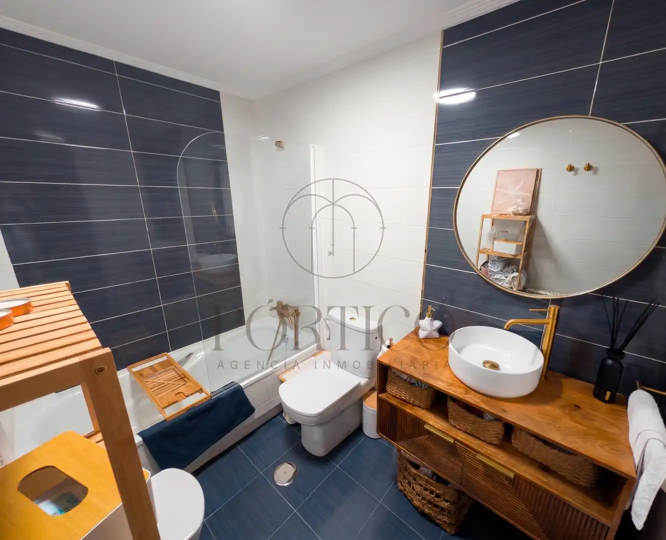 Baño de Apartamento en venta en Vigo  con Calefacción, Trastero y Amueblado