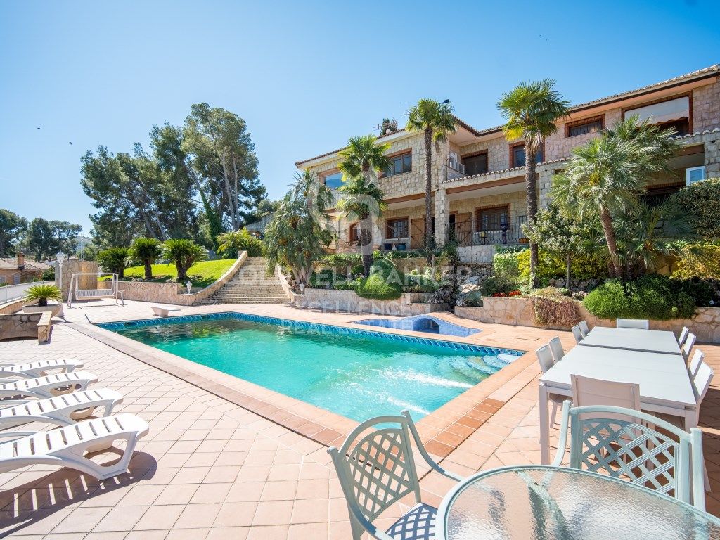 Exterior view of House or chalet for sale in Chiva  with Air Conditioner, Heating and Private garden