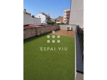 Casa amb jardí en venda a Calle Fernando Poo