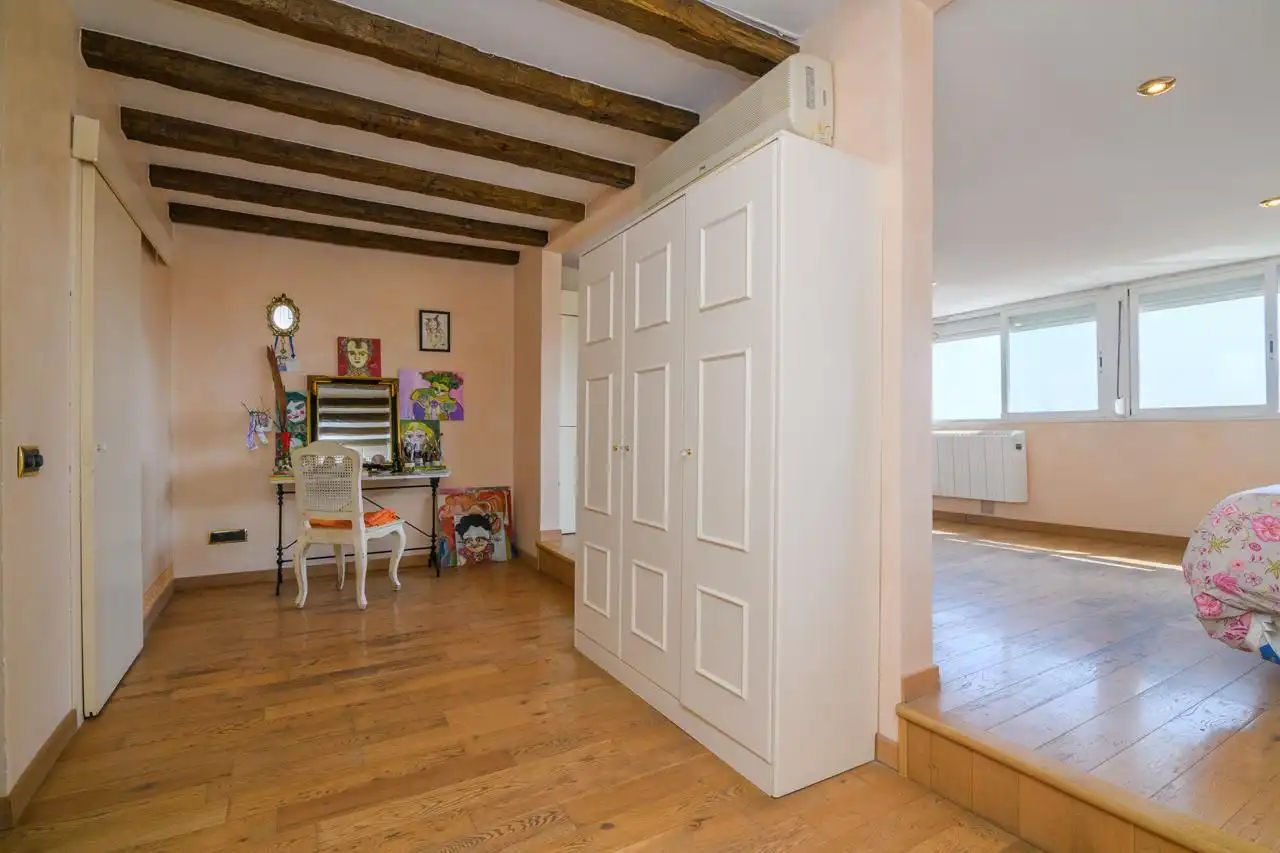Piso en venta en Barcelona con Calefacción y Parquet