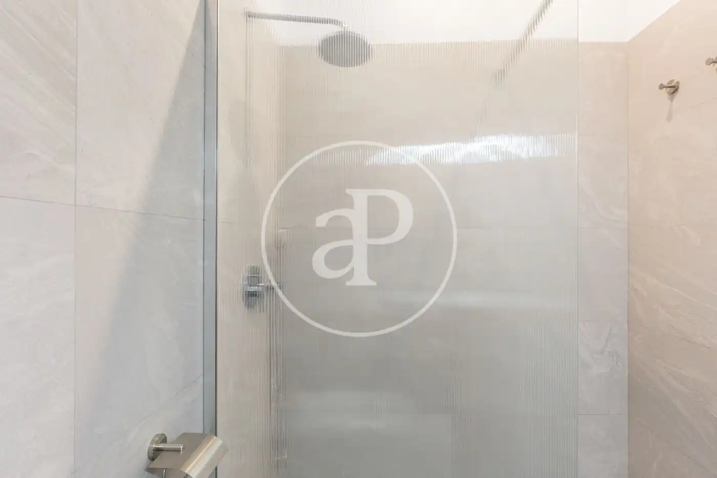 Baño de Piso de alquiler en Valencia con Aire acondicionado, Calefacción y Amueblado