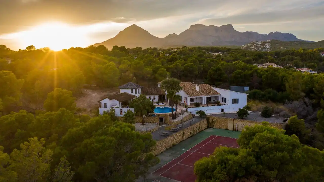 Vista exterior de Casa o chalet en venta en L'Alfàs del Pi con Aire acondicionado, Calefacción y Jardín privado