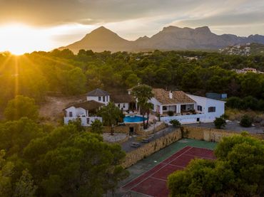 Villa avec piscine à vendre à Escandinavia - Cautivador