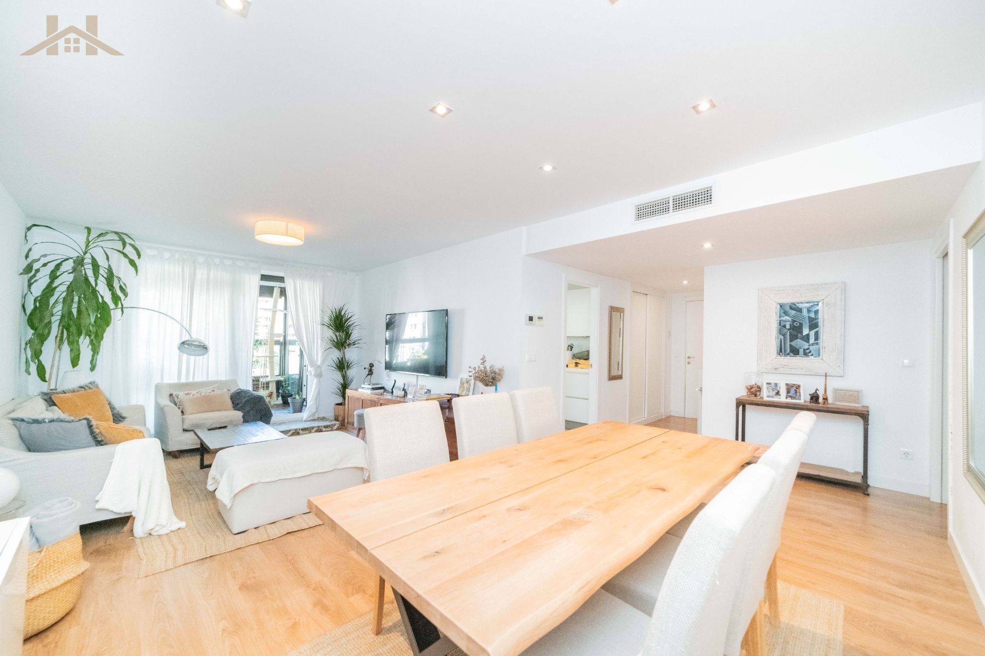 Living room of Flat for sale in Tres Cantos  with Air Conditioner, Heating and Terrace