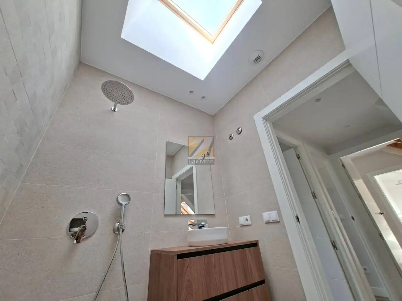 Bathroom of Attic for sale in Oviedo   with Heating, Terrace and Furnished