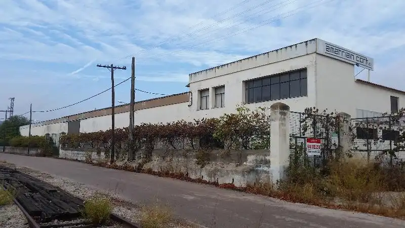 Vista exterior de Nave industrial en venta en Valencia de Alcántara