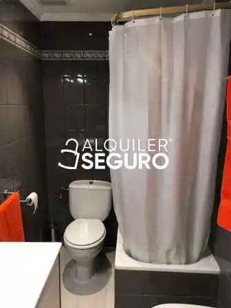 Baño de Piso de alquiler en Vitoria - Gasteiz con Calefacción y Amueblado