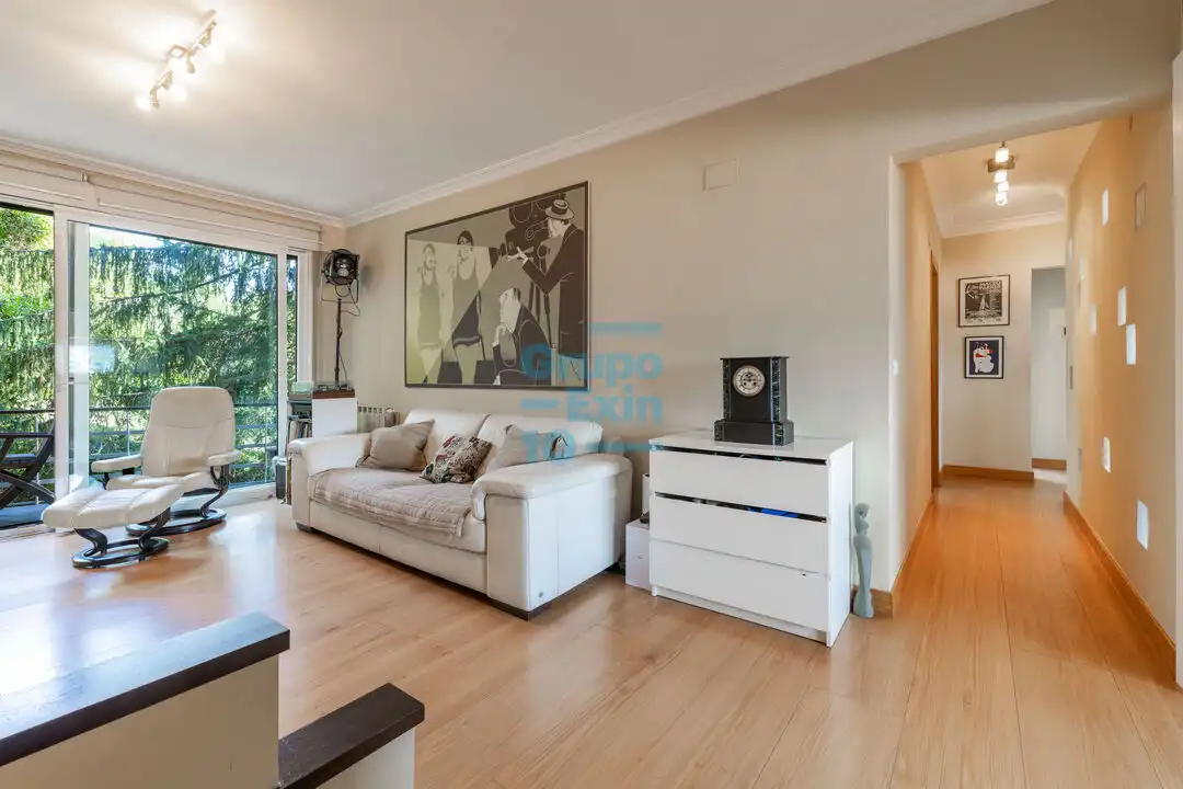 Sala d'estar de Pis en venda en Donostia - San Sebastián  amb Calefacció, Jardí privat i Terrassa