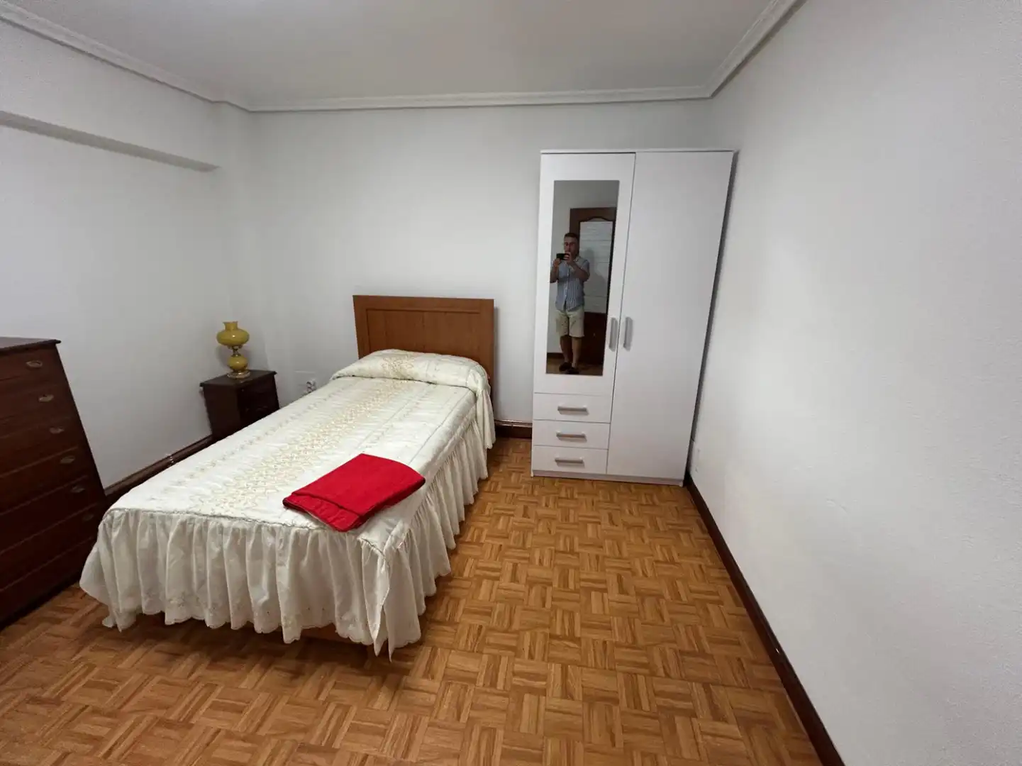 Schlafzimmer von Wohnung zur Miete in Santander mit Heizung und Möbliert