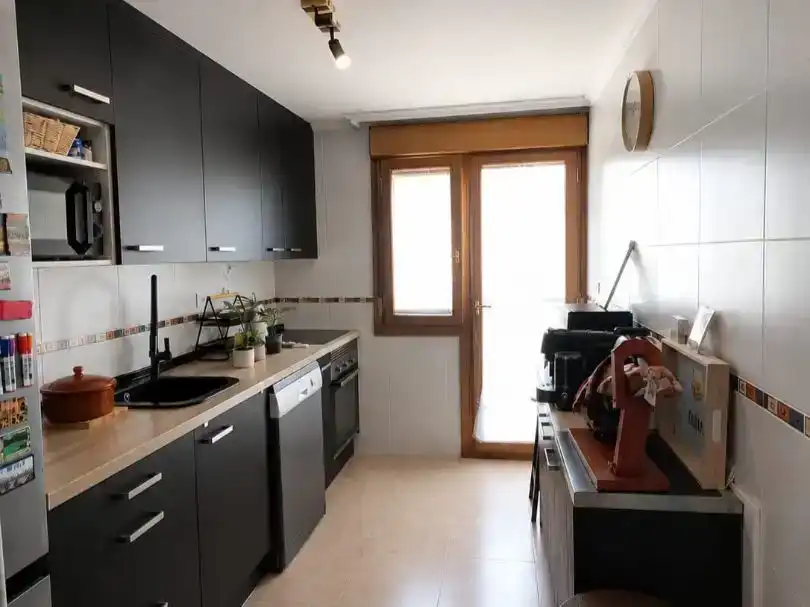 Cuina de Casa o xalet en venda en Mucientes amb Jardí privat, Parquet i Traster