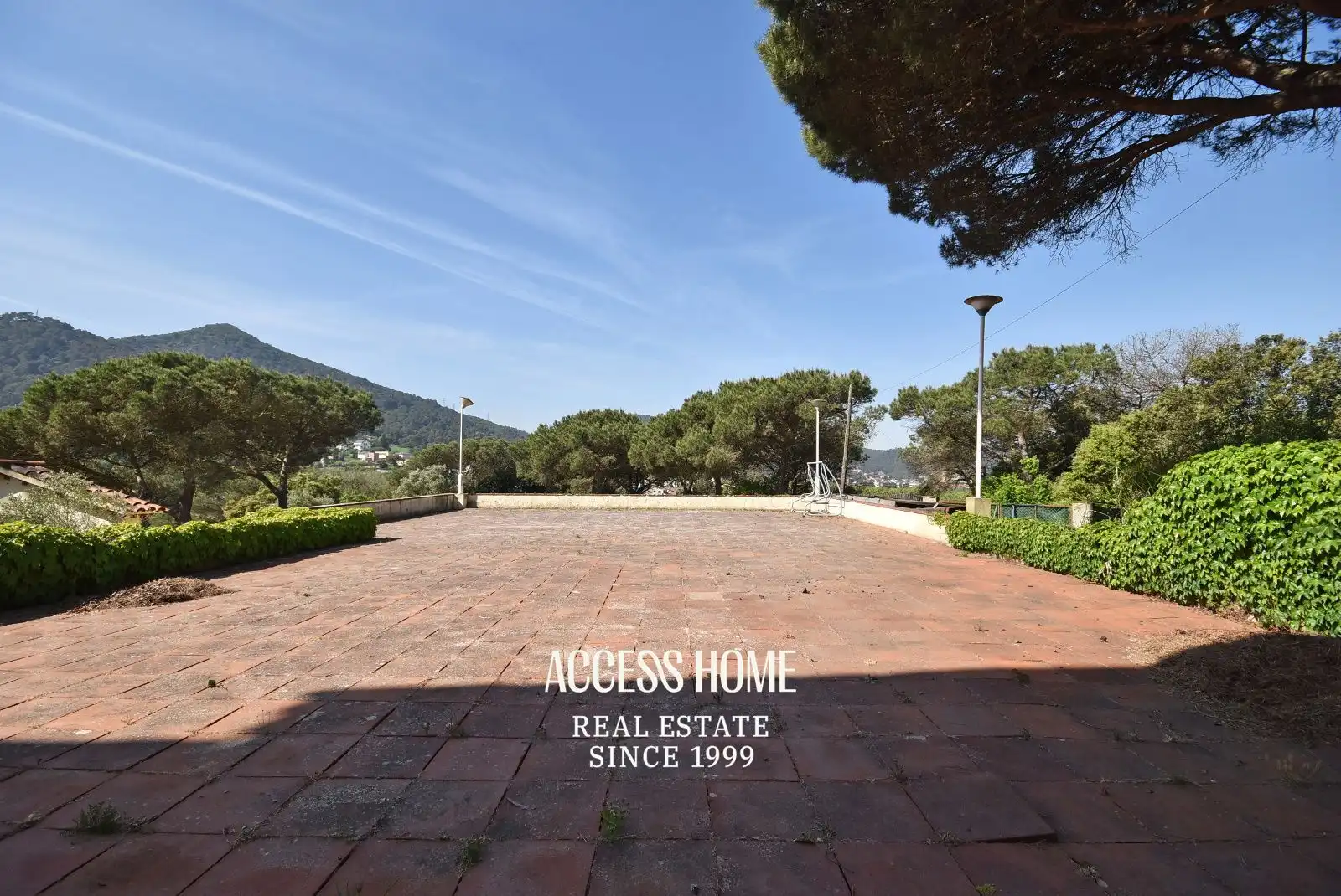 Vista exterior de Casa o xalet en venda en Montornès del Vallès amb Aire condicionat, Calefacció i Jardí privat