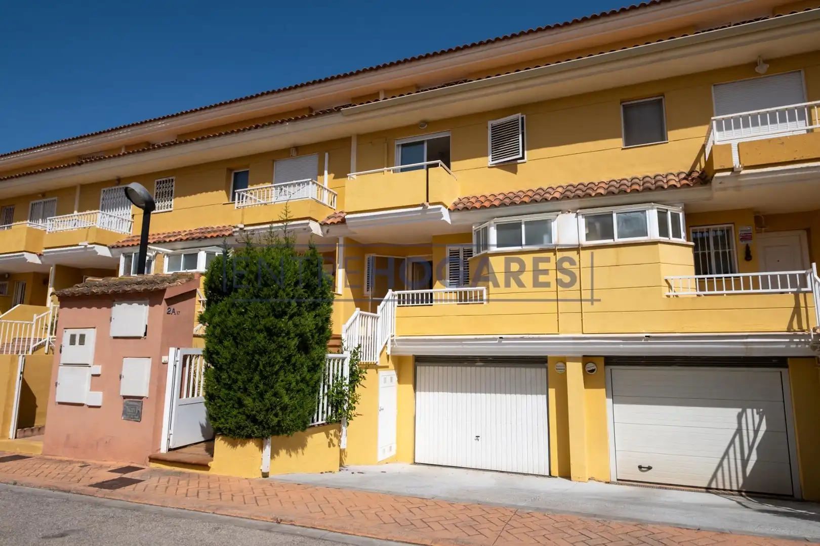 Außenansicht von Einfamilien-Reihenhaus zum Verkauf in Moncada