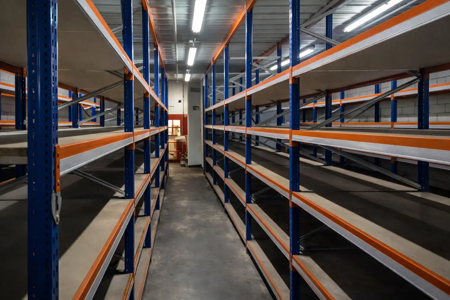 Fabrikhallen zur Miete in Cartes