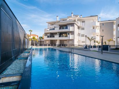 Piscina de Apartament en venda en Orihuela amb Aire condicionat, Terrassa i Moblat