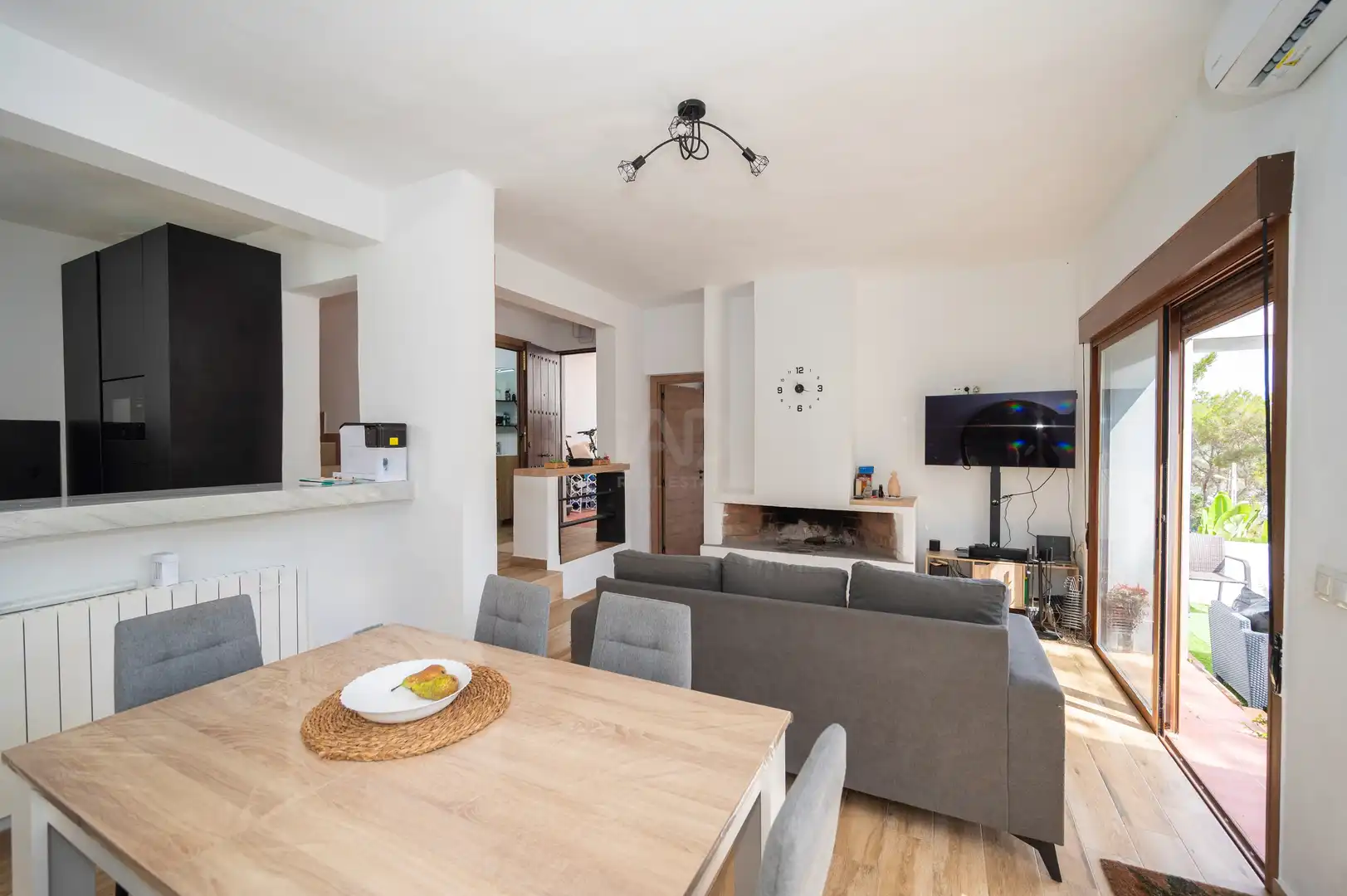 Sala d'estar de Casa adosada en venda en Santa Eulària des Riu amb Aire condicionat i Calefacció