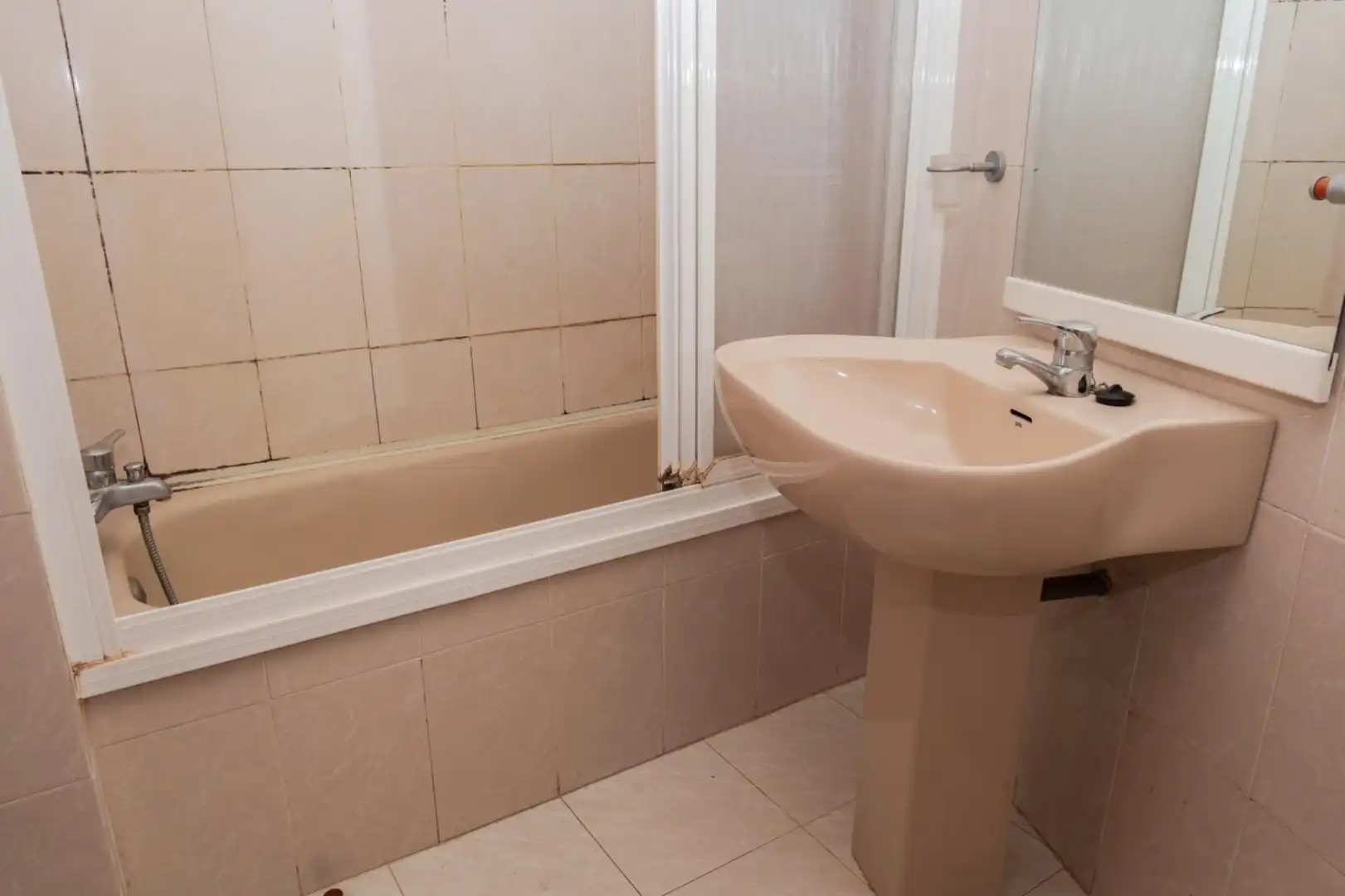 Bathroom of Duplexes for sale in Xirivella  with Air Conditioner