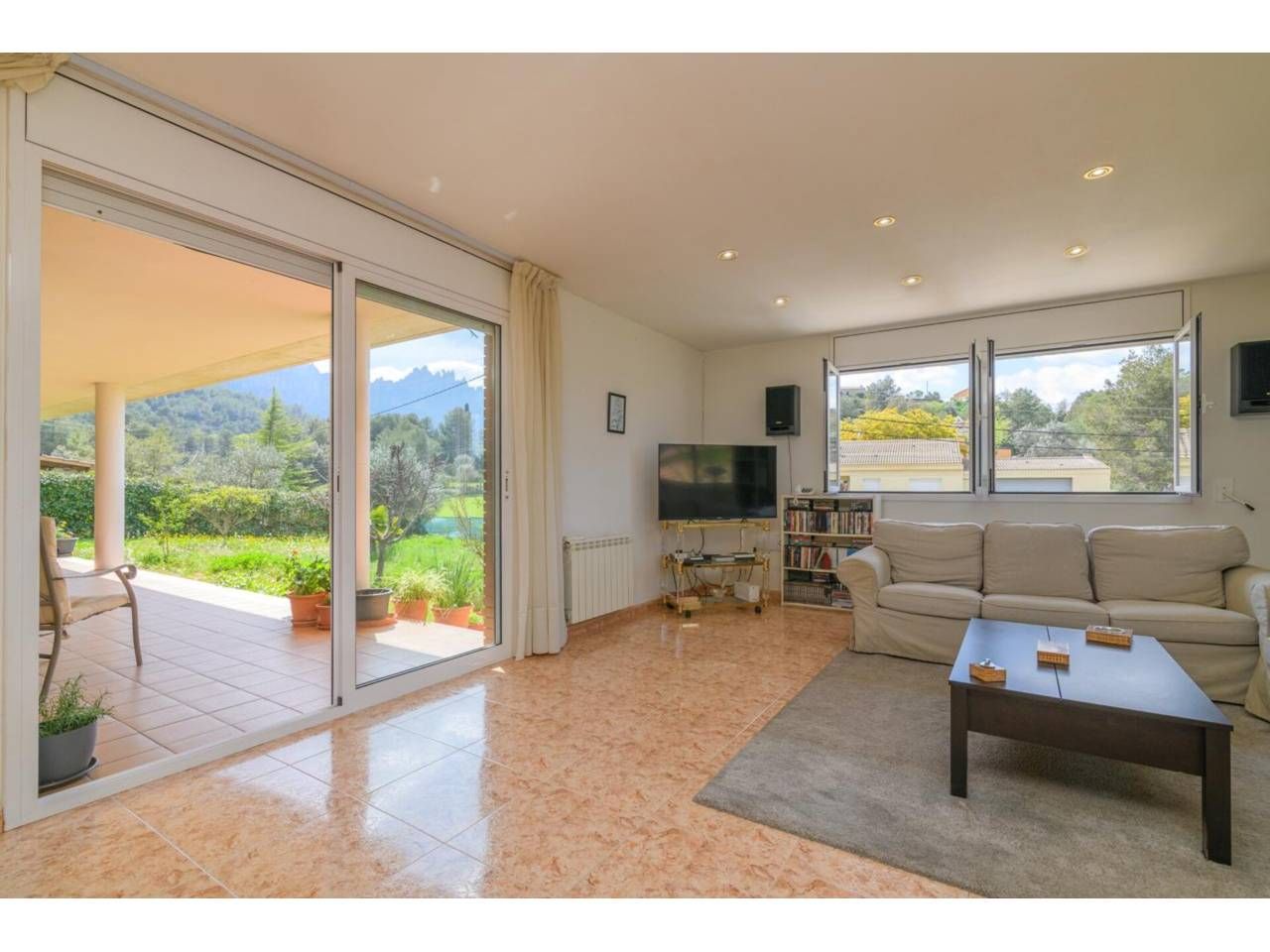 Sala d'estar de Casa o xalet en venda en Castellbell i el Vilar amb Calefacció, Jardí privat i Terrassa
