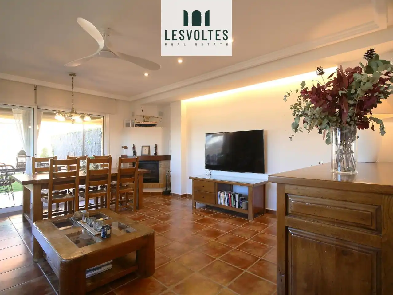Sala de estar de Casa adosada en venta en Palafrugell con Aire acondicionado, Calefacción y Jardín privado