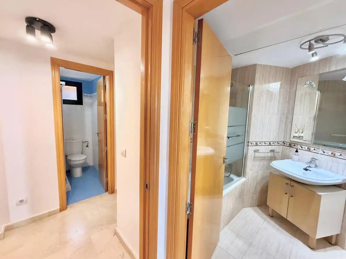 Bathroom of Apartments for sale in Fuengirola  with Air Conditioner, Heating and Swimming Pool