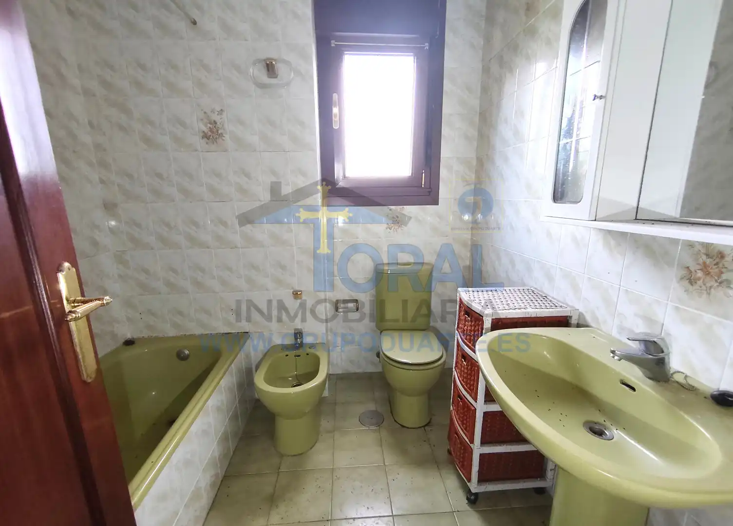 Baño de Piso en venta en Gijón  con Parquet, Trastero y Amueblado