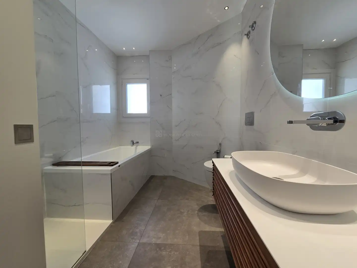 Baño de Piso en venta en  Logroño con Aire acondicionado, Calefacción y Terraza