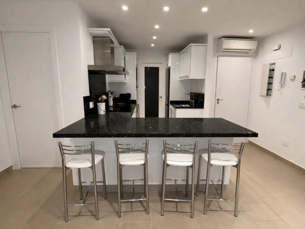 Küche von Wohnung zum Verkauf in Calvià mit Klimaanlage, Privatgarten und Terrasse