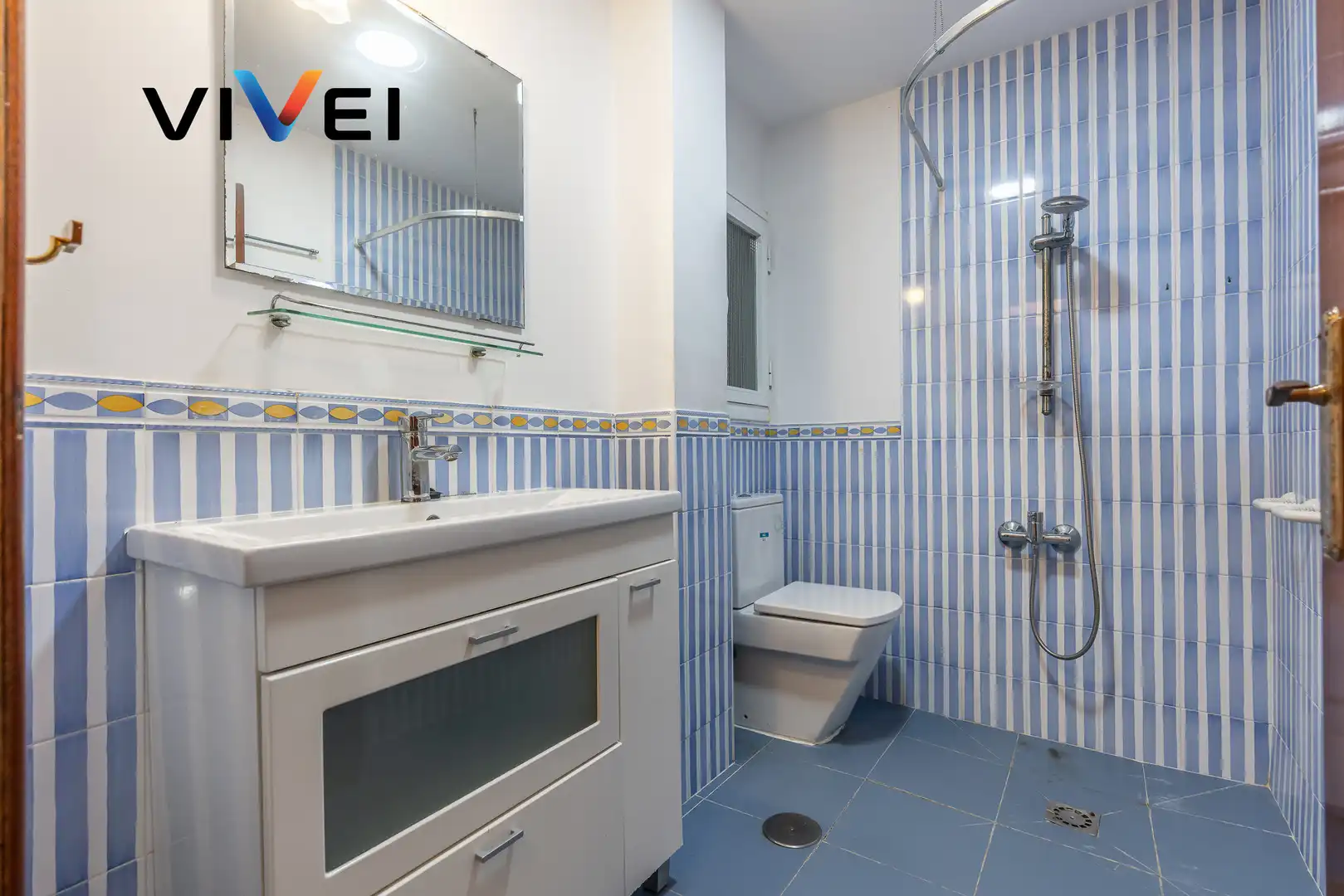 Badezimmer von Erdgeschoss zum Verkauf in Madrid mit Heizung