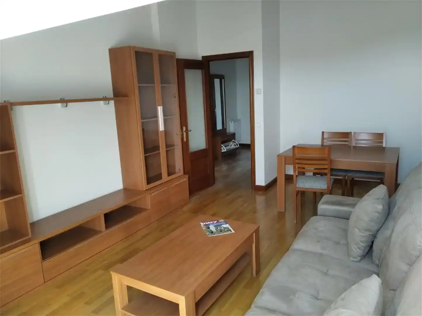 Sala d'estar de Pis en venda en Villaturiel amb Parquet, Traster i Moblat