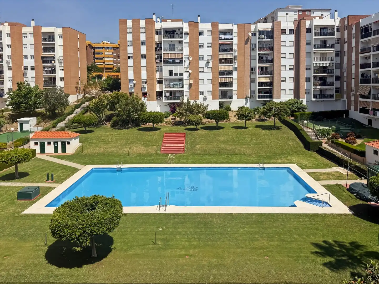 Piscina de Piso en venta en Benalmádena con Terraza y Piscina comunitaria
