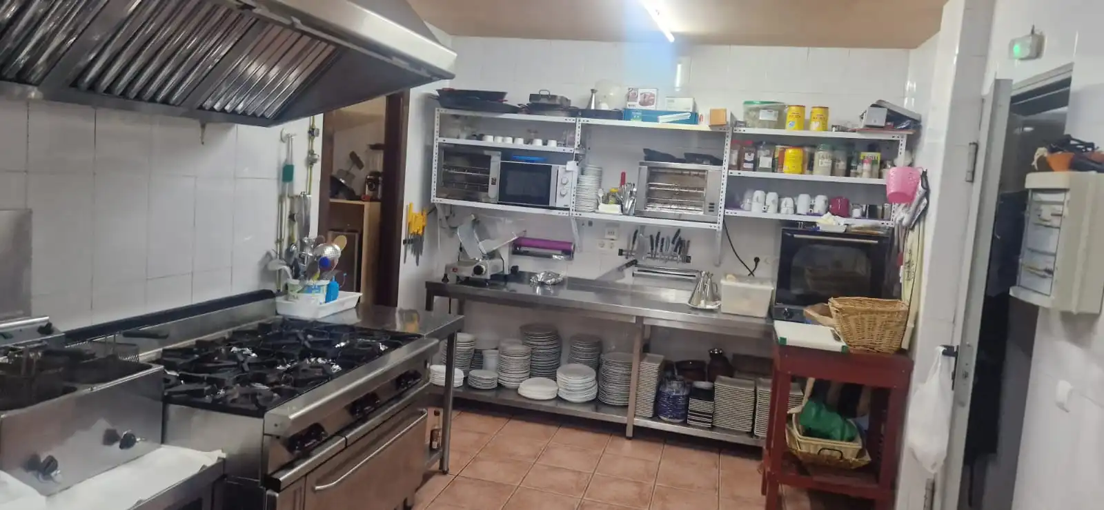 Cuina de Local en venda en Cuevas del Campo amb Aire condicionat, Terrassa i Moblat