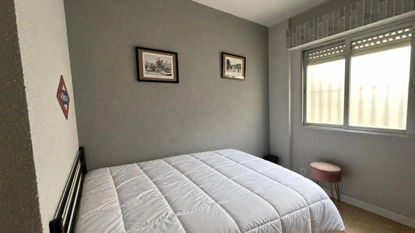 Bedroom of Flat for share in Madrid  with Heating, Furnished and Internet