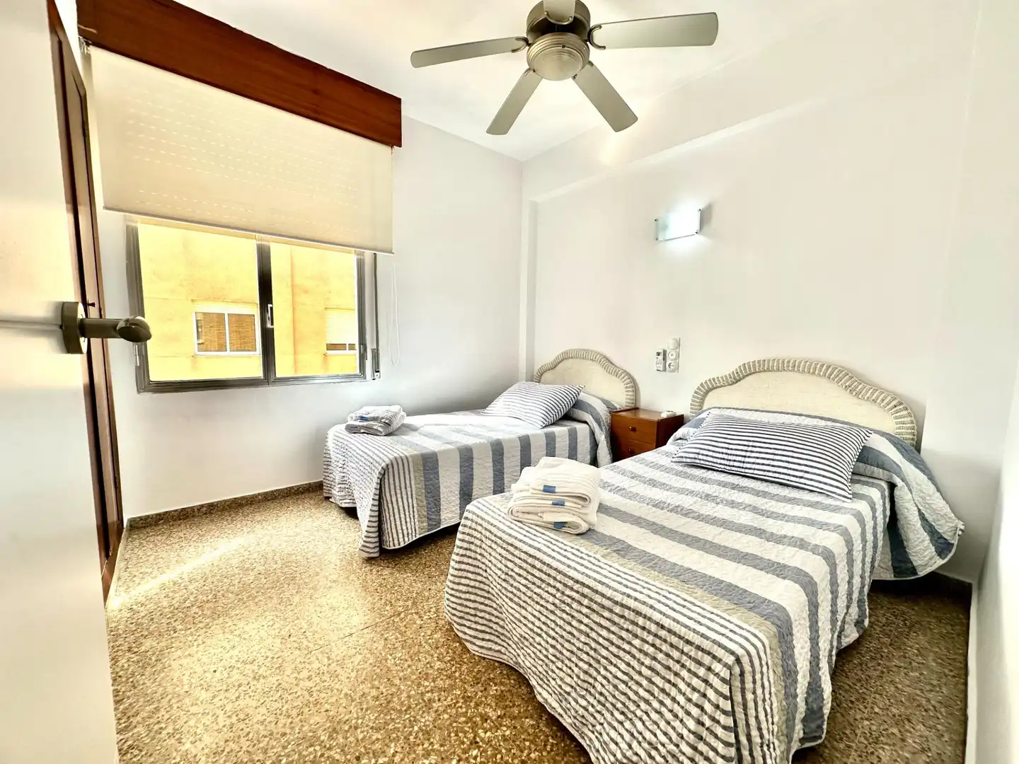 Habitación de Apartamento de alquiler en Gandia con Aire acondicionado, Calefacción y Amueblado