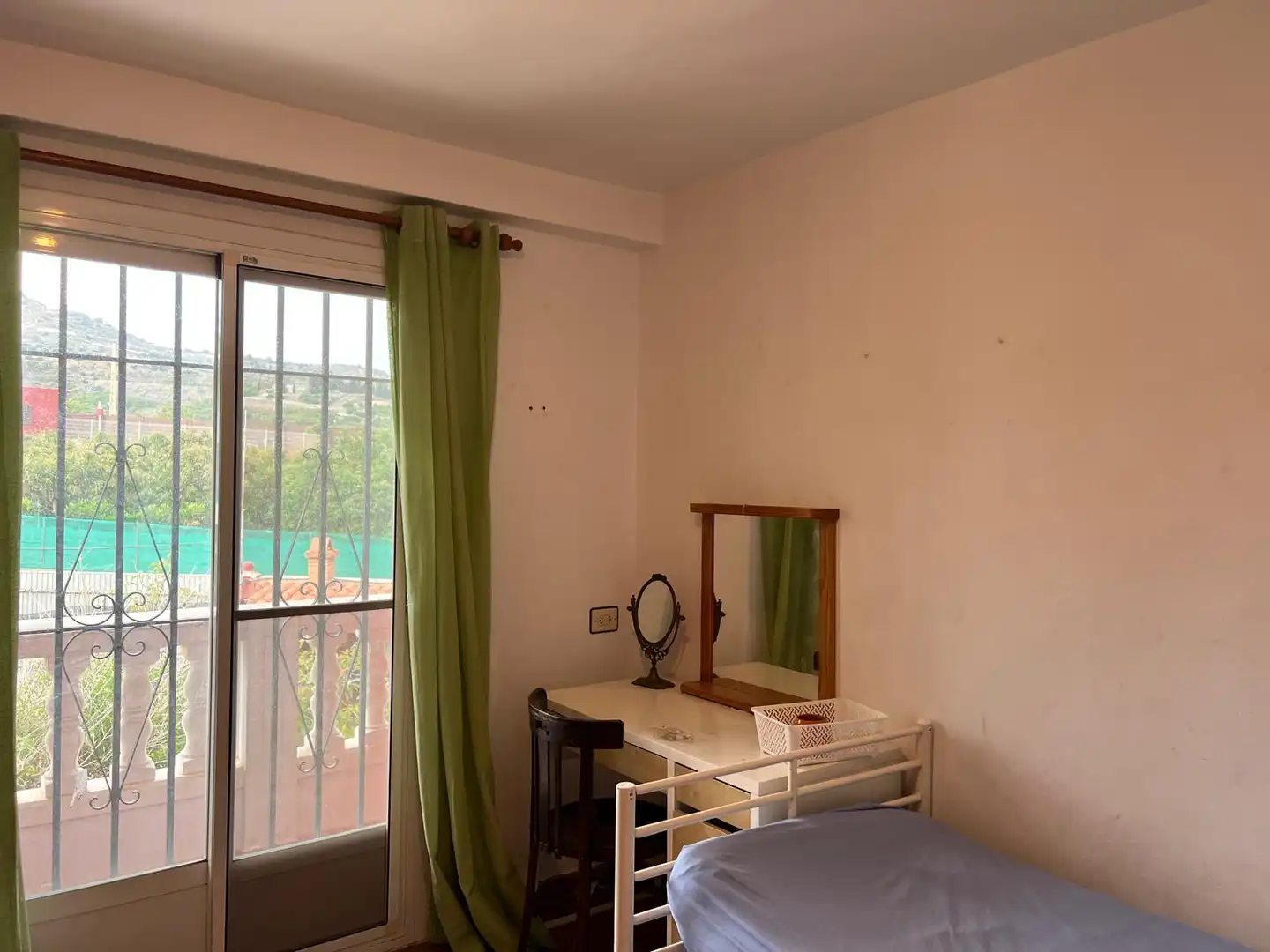 Dormitori de Casa o xalet en venda en Motril amb Jardí privat, Terrassa i Piscina