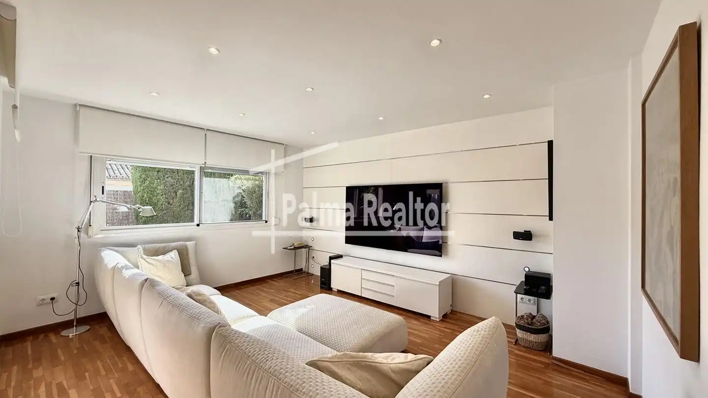 Sala d'estar de Dúplex en venda en  Palma de Mallorca amb Aire condicionat, Calefacció i Jardí privat