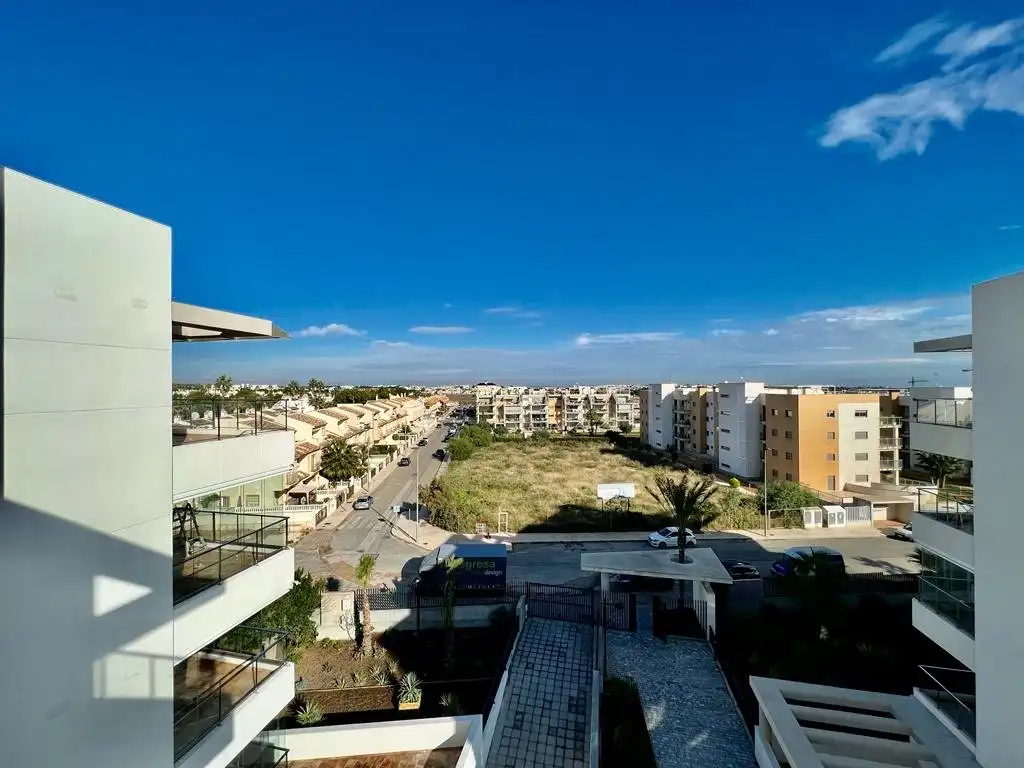 Vista exterior de Ático en venta en Orihuela con Calefacción, Terraza y Trastero