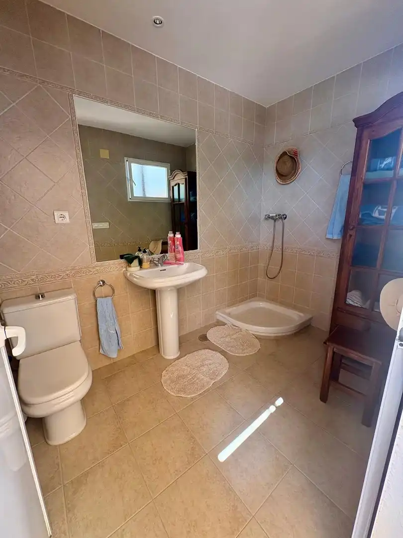 Bany de Casa o xalet en venda en Aljaraque amb Aire condicionat, Calefacció i Jardí privat