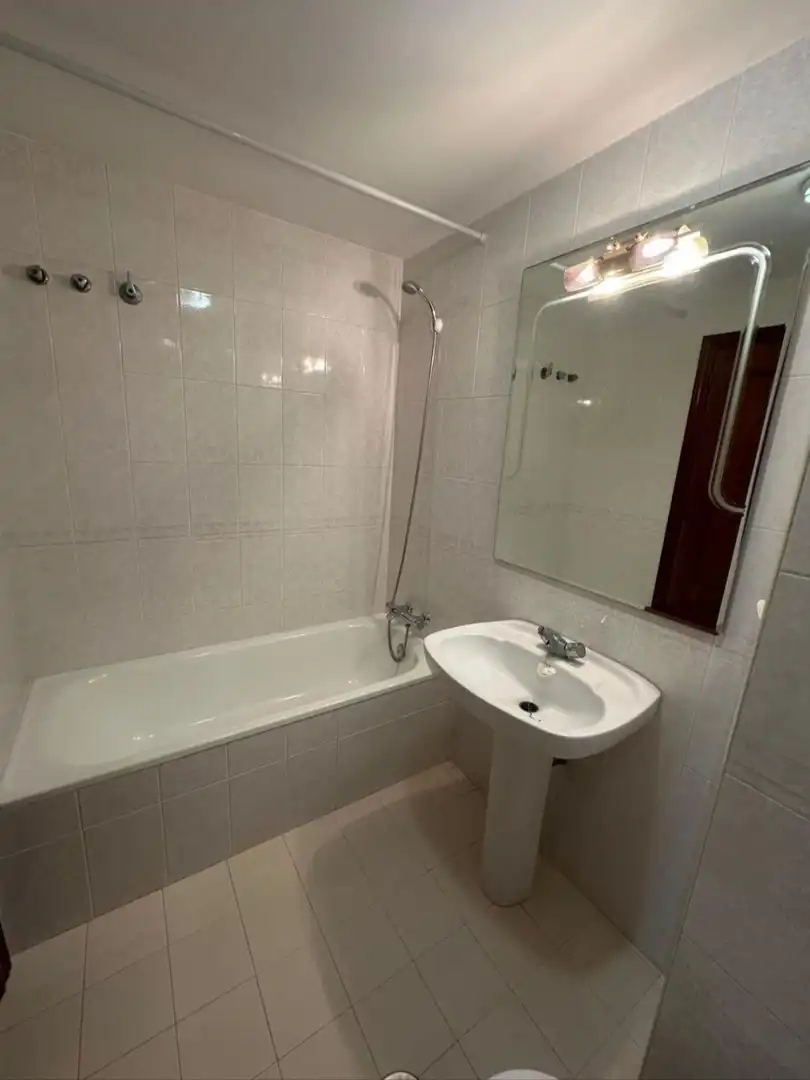Baño de Piso en venta en Rincón de la Victoria con Aire acondicionado, Terraza y Piscina comunitaria