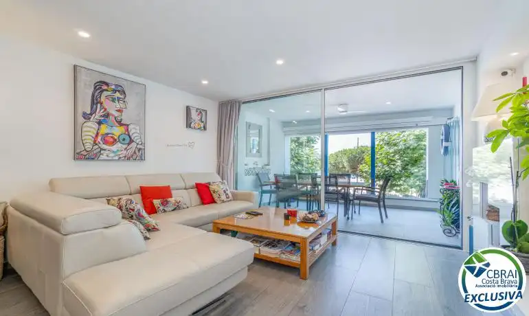Sala d'estar de Apartament en venda en Roses amb Calefacció i Moblat