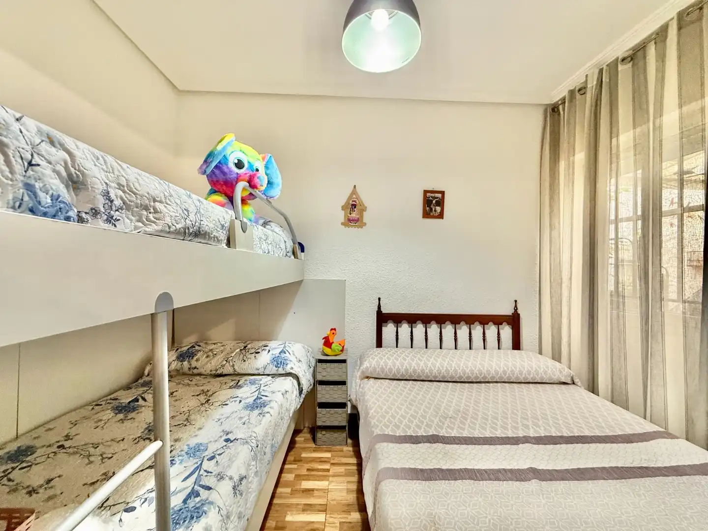 Schlafzimmer von Erdgeschoss zum Verkauf in San Pedro del Pinatar mit Klimaanlage, Privatgarten und Terrasse