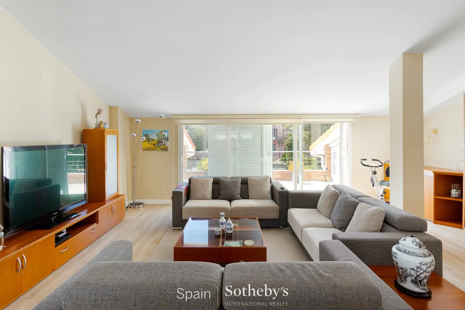Sala de estar de Casa o chalet en venta en Alella con Aire acondicionado, Calefacción y Jardín privado