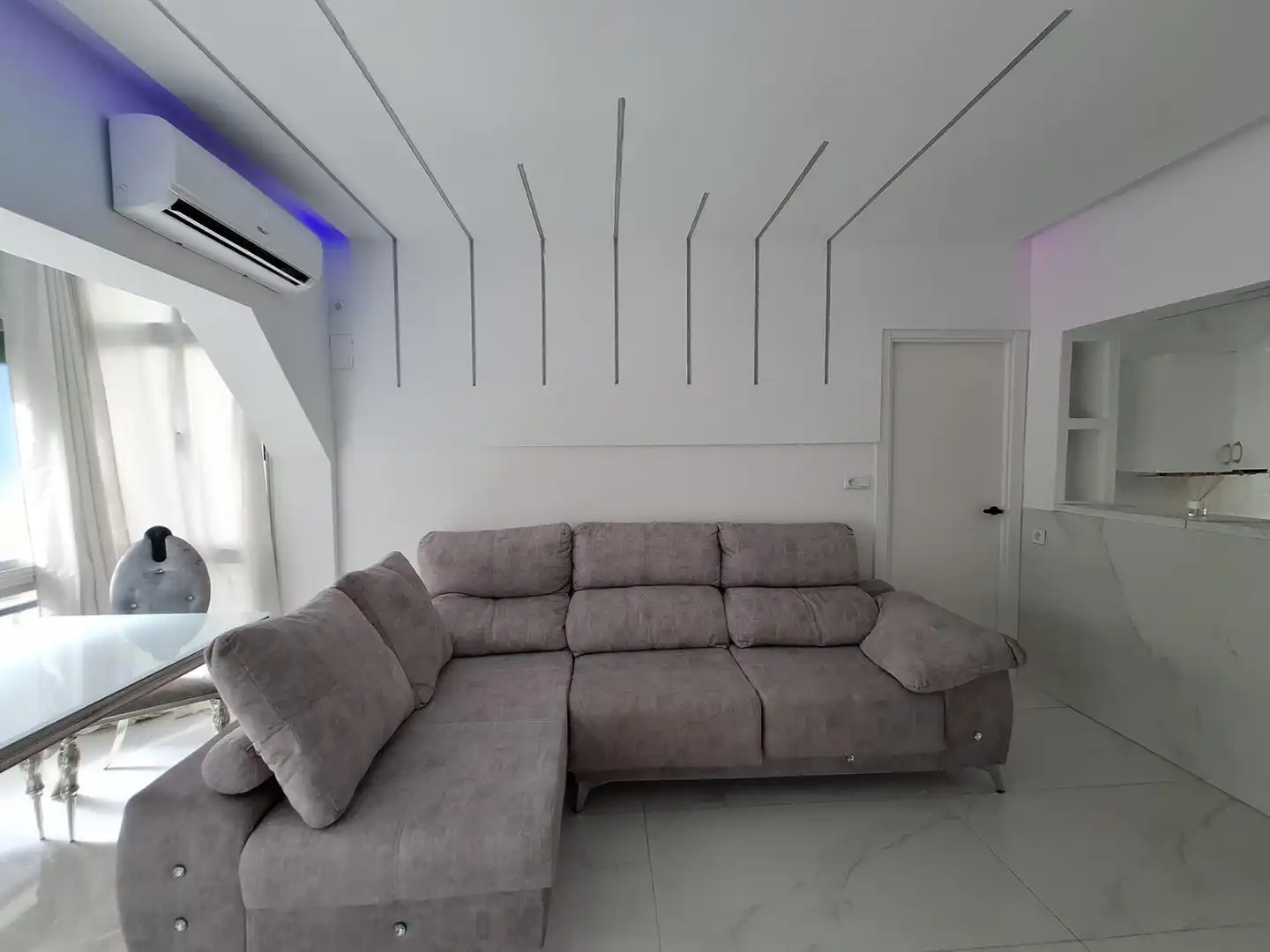 Sala de estar de Piso en venta en Marbella con Aire acondicionado y Piscina comunitaria