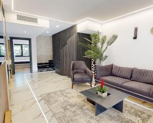 Sala d'estar de Casa o xalet en venda en Marbella amb Aire condicionat, Jardí privat i Terrassa