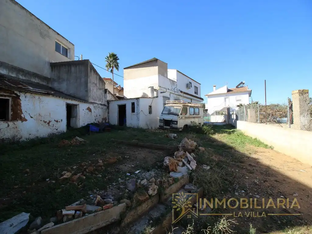 Vista exterior de Casa o xalet en venda en Alhaurín de la Torre amb Jardí privat, Terrassa i Moblat